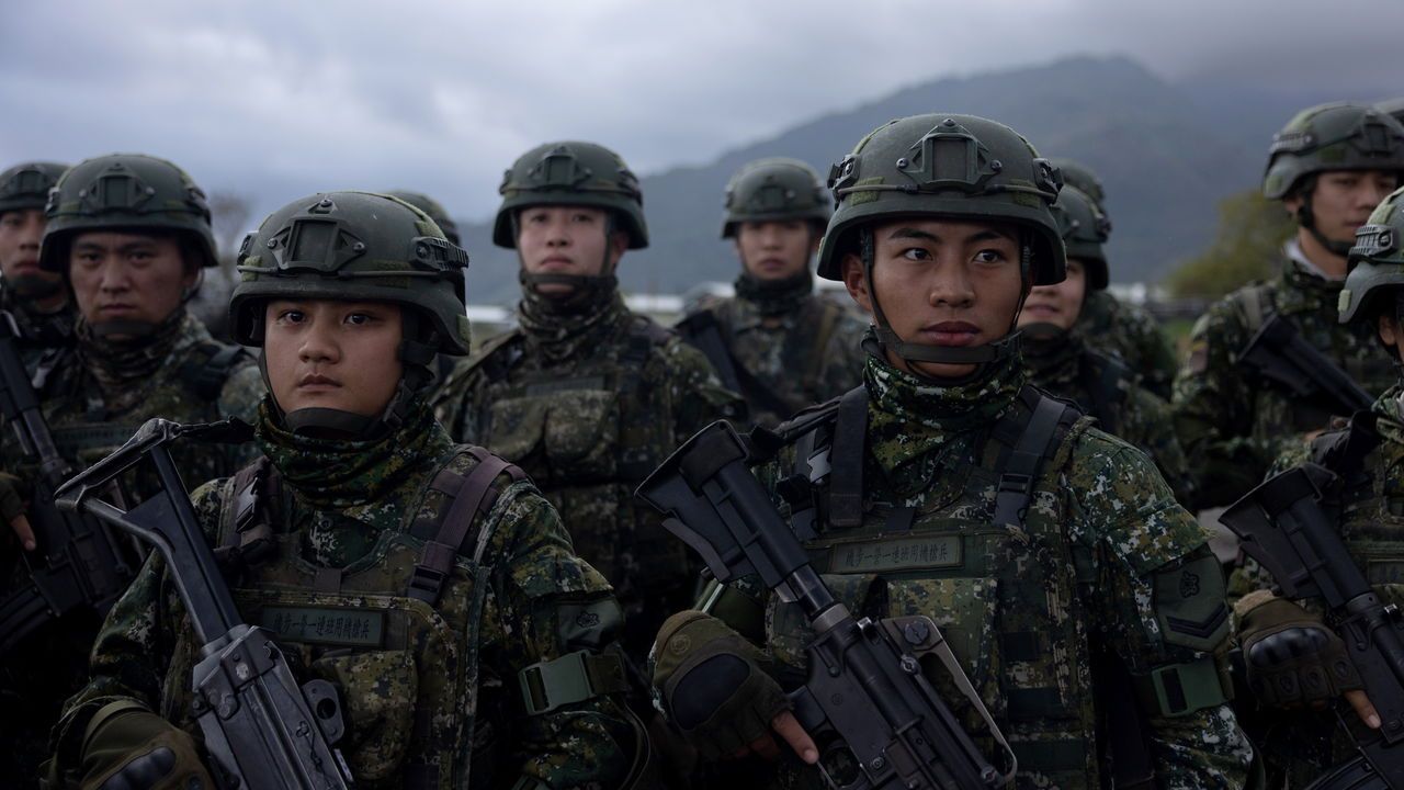 Taiwanese soldiers on manoeuvres during a military drill